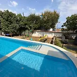 Family House Freeдом Vila
