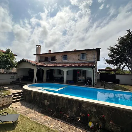Family House Freeдом Villa *