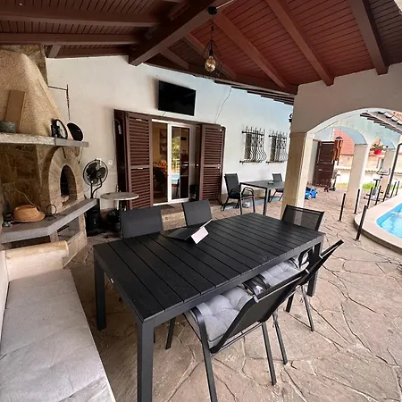 Family House Freeдом Vila Sinemorec