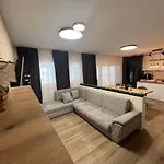 Family House Freeдом Sinemoretz