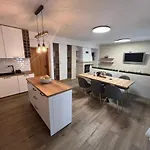 Family House Freeдом Sinemoretz