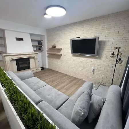 Family House Freeдом וילה סינמורץ