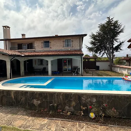 וילה Family House Freeдом *
