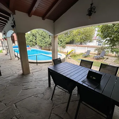 Family House Freeдом Villa *