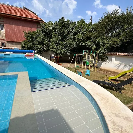 Family House Freeдом וילה *