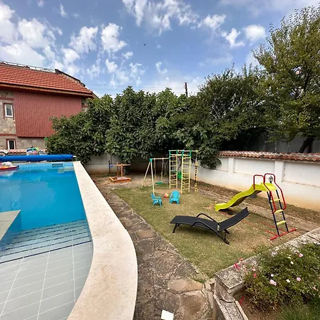 Family House Freeдом * Szinemorec